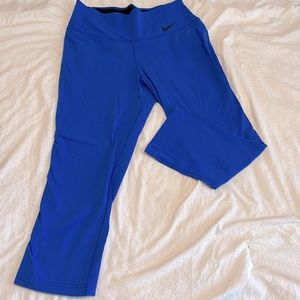 Women’s Nike Dri-Fit capri legging